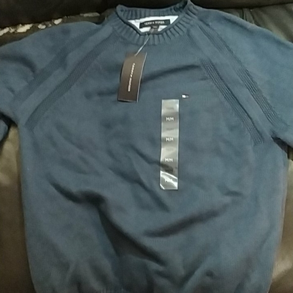 Tommy Hilfiger sweater NWT - Picture 2 of 3
